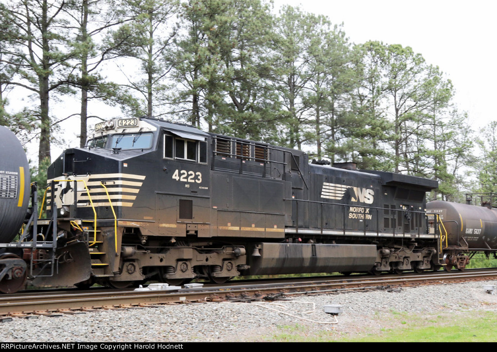 NS 4223 serving as DPU on train 350